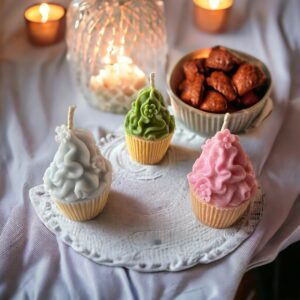 Kicsi krémes muffin - kézzel készült szójagyertya 6x4x4cm