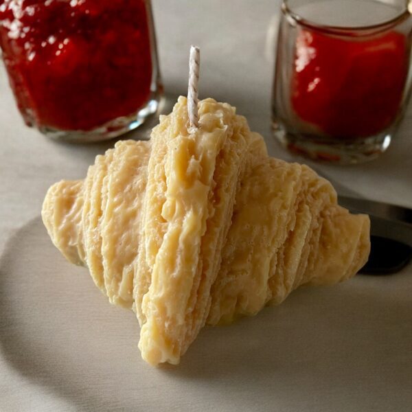 Croissant - kézzel készült szójagyertya 9x7x5cm